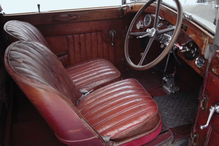 Интерьер Alfa Romeo 6C 1750 Turismo Drophead Coupe by Young 1929 года  (фото 5 из 26)